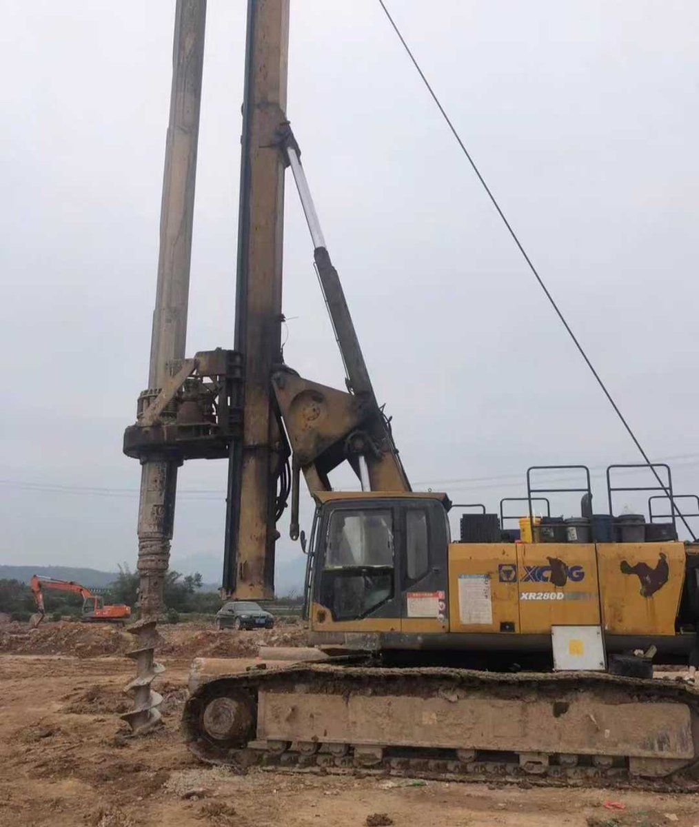 deng_op4609's tweet image. 2019 Year Originally XCMG Rotary Drilling Rig On Sale Now, Type XR280D, 201-300kN, normally working condition right now, price 63000 USD, China EXW.
More info:en.dindang168.com/g/92322
#pilingmachine #rotarydrilling #XCMG #2019.
