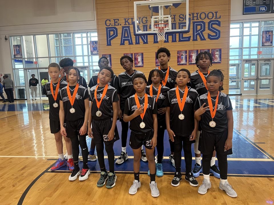 Our 6th grade boys fell short in the championship this weekend. Showed a lot of grit. Watch out! Head down,Sleeves up! We grinding! <a href="/AASportsHoops/">Above All Sports</a>