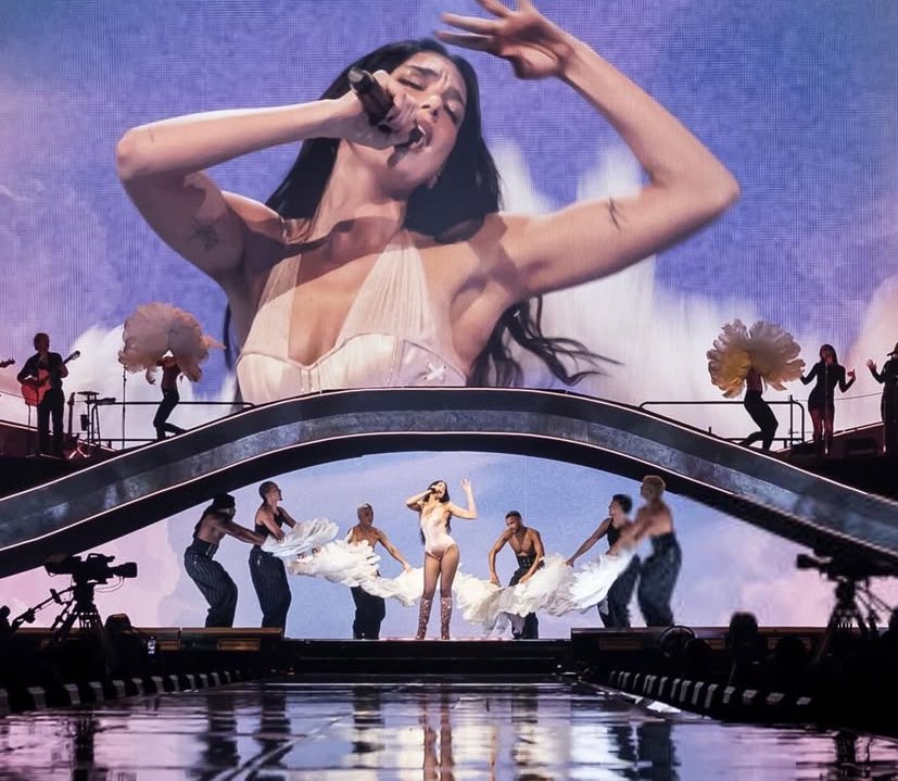 swizzou's tweet photo. #ROTour is the tour of the year 🎤❤️🔥💃🏻🪽 https://t.co/m17ENFkI4P