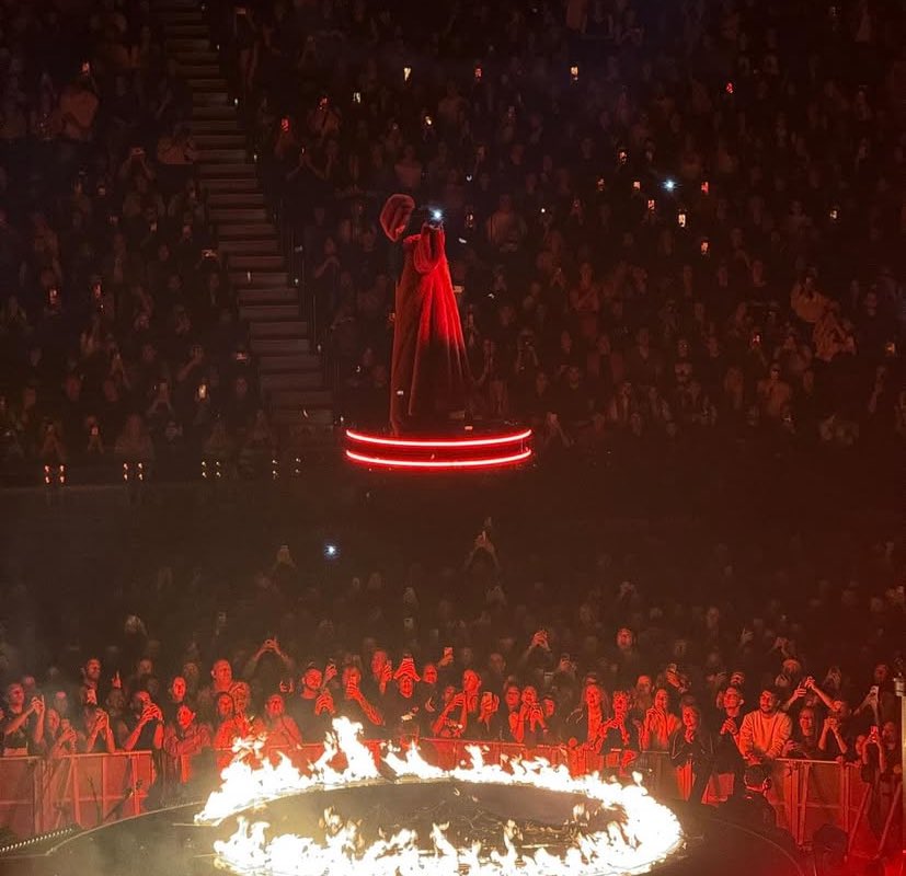 swizzou's tweet photo. #ROTour is the tour of the year 🎤❤️🔥💃🏻🪽 https://t.co/m17ENFkI4P