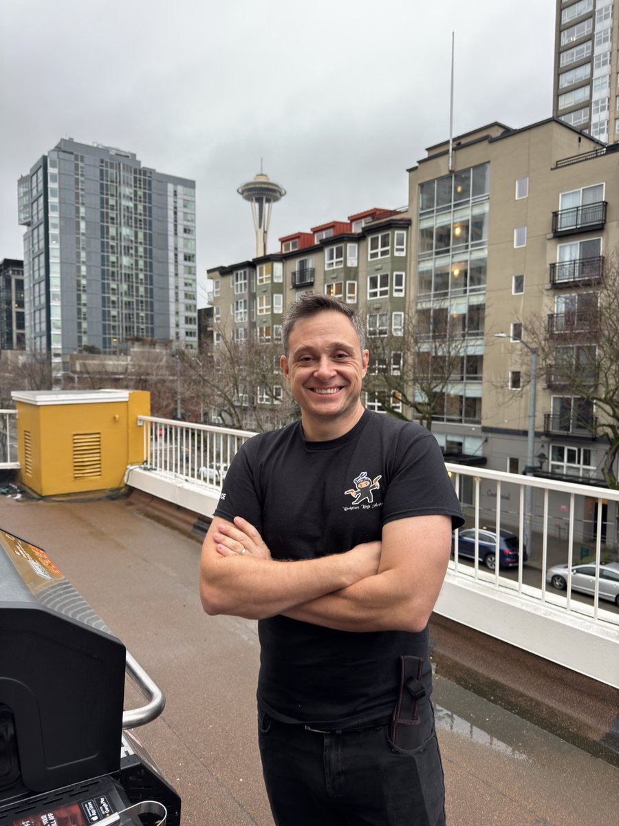 At the #WPNinja #MVPAward mixer with ⁦<a href="/schenardie/">Jose | MVP</a>⁩ on the grill