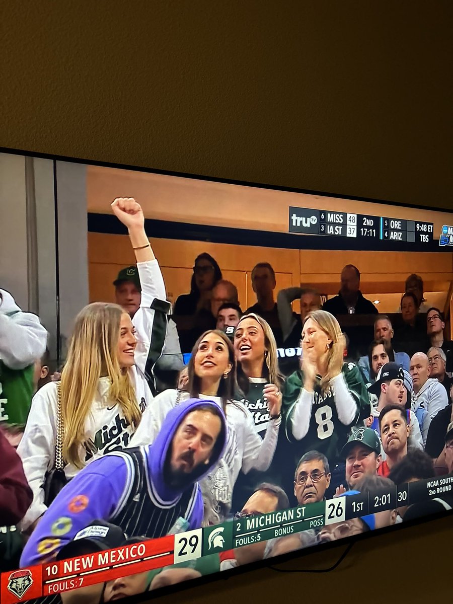 MobyDickCheese's tweet photo. I’ve seen all I need to see.. Michigan State moneyline #middleleft #would https://t.co/Xrb57idHSu