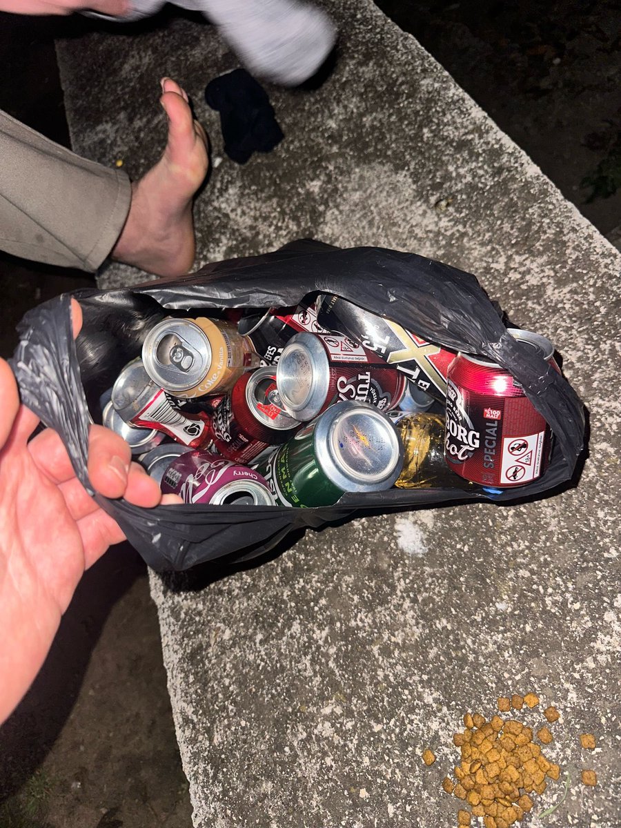 "MÜSLÜMANIM ELHAMDÜLİLLAH" diyen CHP ile arasına mesafe koymalı

Çünkü;
Ramazanda Allahu Teala'nın Evleri Camileri biralarla dolduran, mezarliklara saldiranlar, onlara yakınlık duyanlar MÜSLÜMAN OLAMAZ

#Saraçhane #TaksimMeydanı
Allah Belanızı Versin 
Ozgur Özel 
Ekrem İmamoğlu