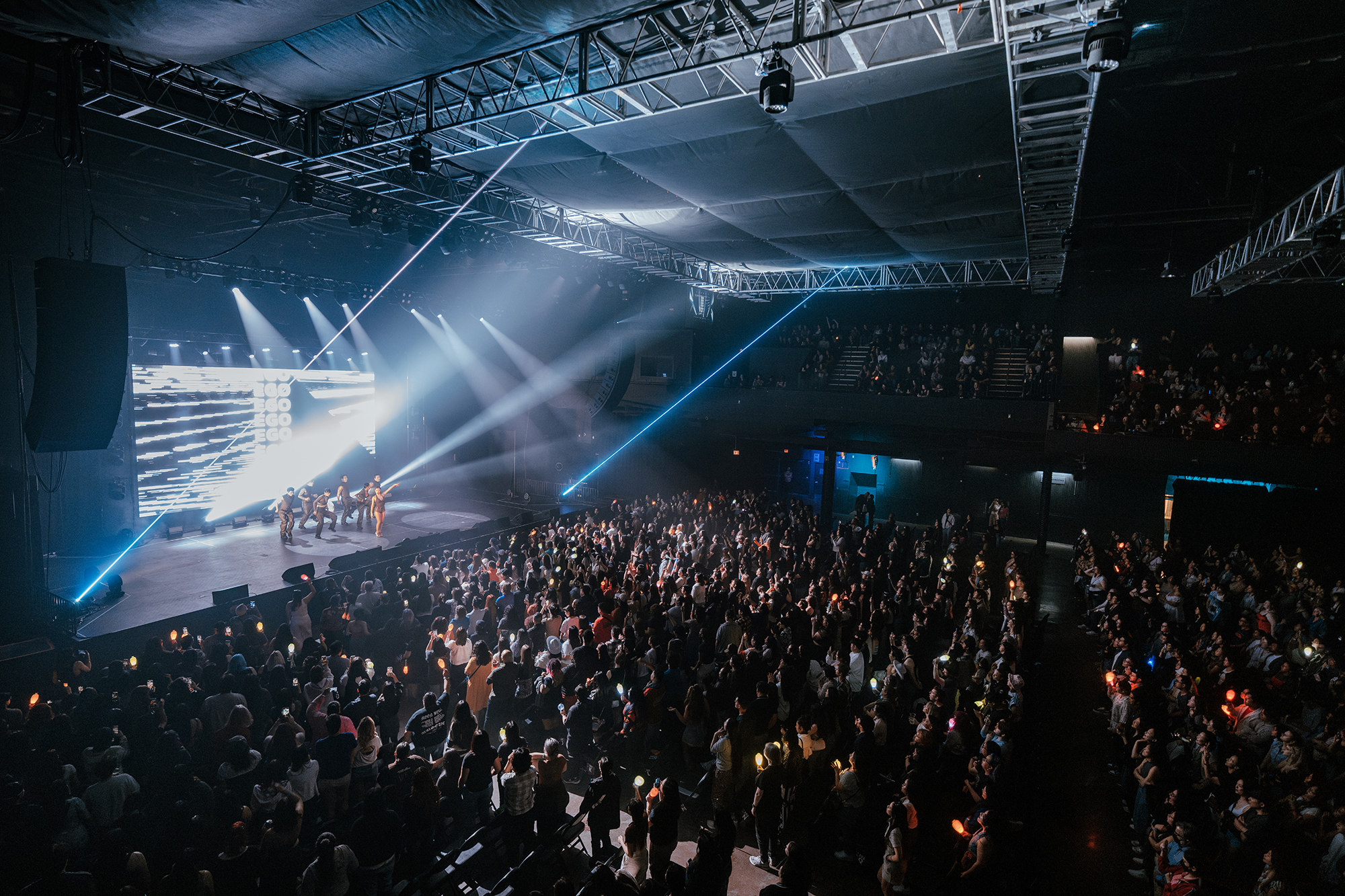 GmxVHgyawAAz8jK?format=jpg&name=large