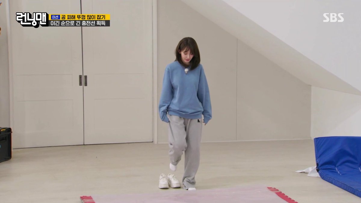 poolcompany24's tweet photo. ⠀
CELEB : 르세라핌 사쿠라
MEDIA : SBS 런닝맨
BRAND : #MOONSUN #문선 
ITEM : 02 M.C UNISEX, Logo Sweat Pants (Melange Grey) https://t.co/VJ4db4JvTf