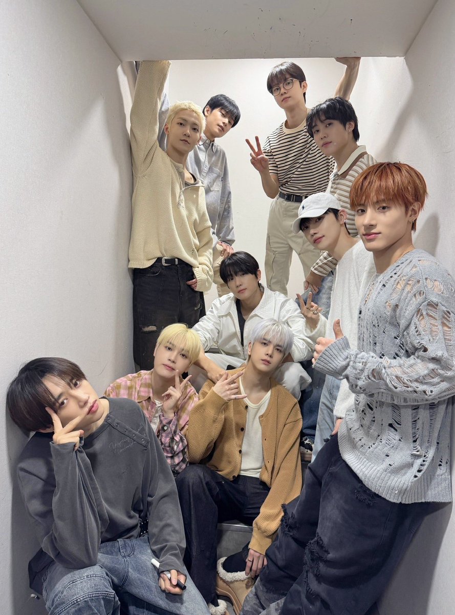 poolcompany24's tweet photo. ⠀
CELEB : 더보이즈 선우
MEDIA : 공식 트위터
BRAND : #MMIC #엠엠아이씨 
ITEM : 피트 티셔츠 (차콜) https://t.co/4vNxOvLD4G