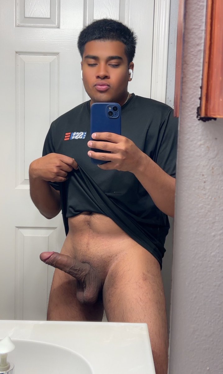 TDJayy98's tweet photo. Nuts hanging low https://t.co/TwnllwRtix
