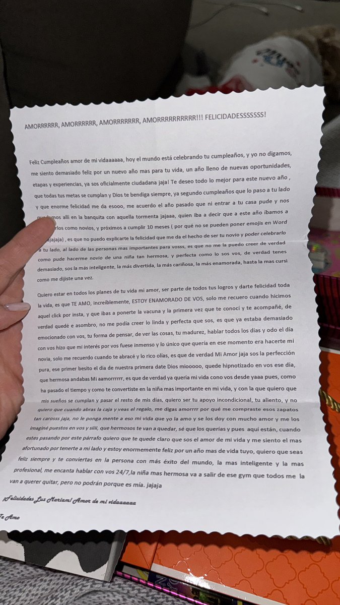 LM_BE33's tweet photo. Hoy encontré mi cajita donde guardo todas las cartas, y encontré todas las cartas que me ha dado David 🥺✨ https://t.co/dxYFZjB3hG