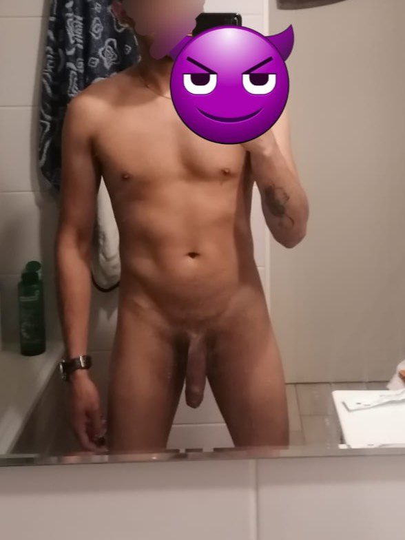 ElCariin's tweet photo. ¡Nuevo video en mis canales! 😈🔥
No le íbamos a negar una buena cogida al cabrón que te vende la ropa en el tianguis. 💲👖 Su barba me la restregó tan rico en el culo 👅🍑que no aguante las ganas de que me la metiera después de ser sometido por mi compa. 🤤 
Video de 50 min ya disponible en: 
#TelegramVIP🥇Info al DM. 💬

https://t.co/0evoGa5mPC

Cuenta alterna 👉 @B_carin2
@morbo_kiing
@EncuentroGayMty
