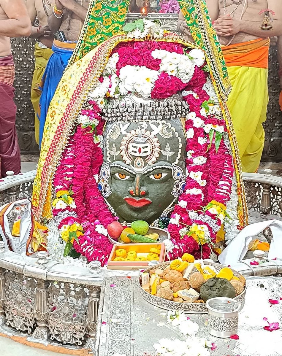 🙏🌹 *जय श्री महाकाल*🌹🙏,
*श्री महाकालेश्वर ज्योतिर्लिंग का आज का भस्म आरती शृंगार दर्शन*
*24.मार्च 2025(सोमवार)*