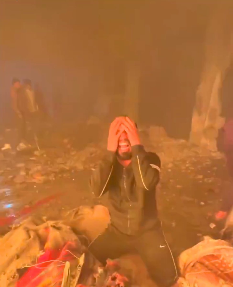 Mazlumun dünyasında kıyametler koparken, zalimlerin yastığına rahatlık verme Allah'ım.
Nasır Hastanesi Katliamı..!!

Gazze 23.03.2025