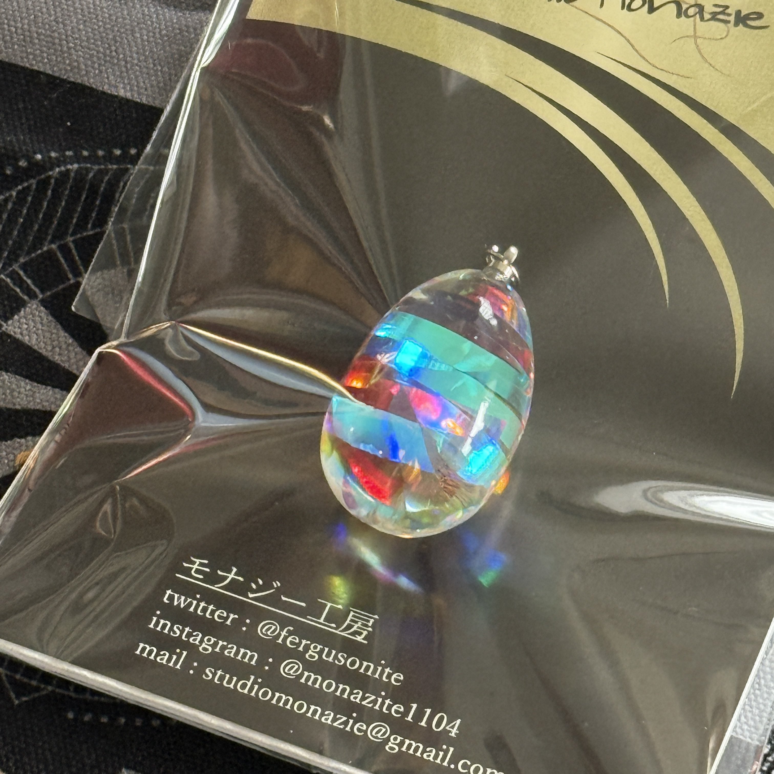 モナジー工房 「虹の結晶」積層ガラス研磨アクセサリー専門制作 モナジー工房 「虹の結晶」積層ガラス研磨アクセサリー専門制作