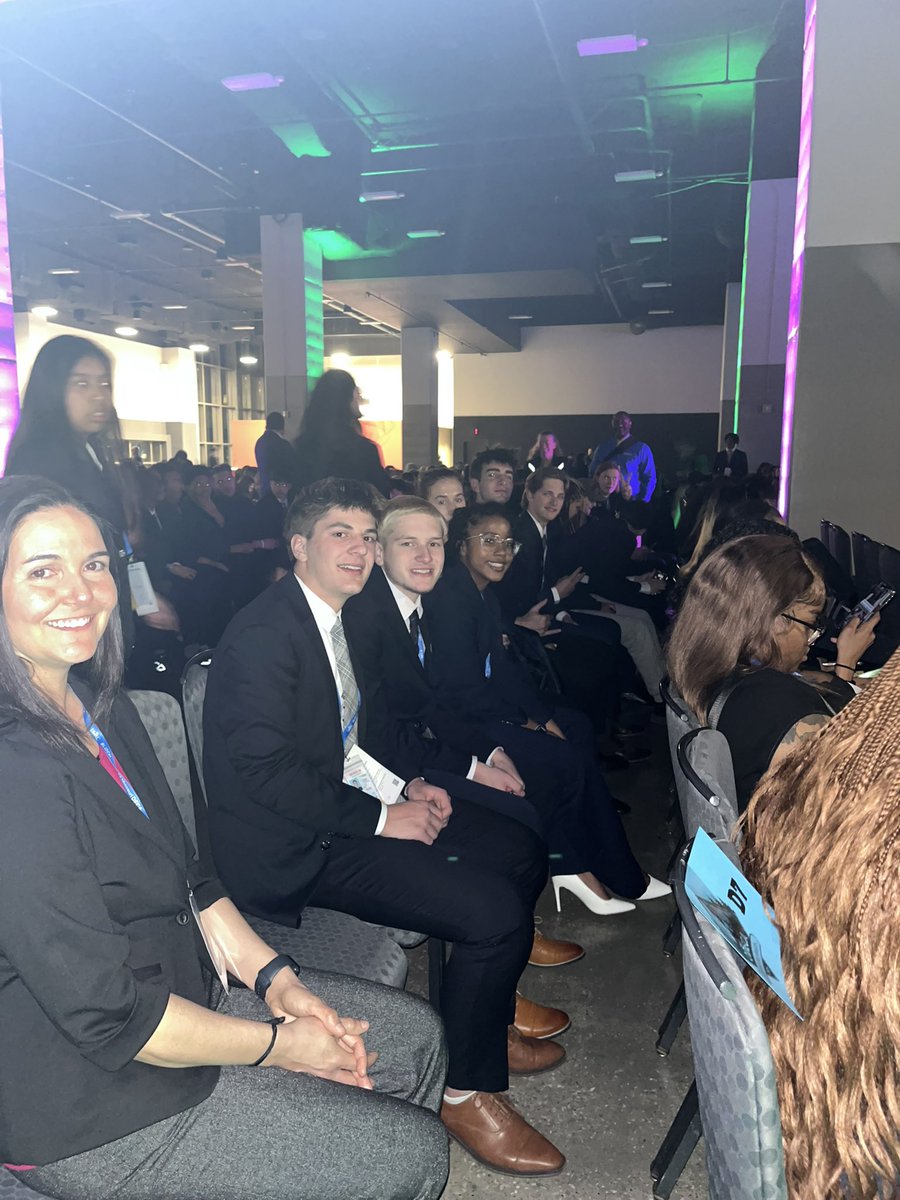 SCpiratedeca's tweet image. Pirate DECA taking KC by storm - spending the start of their spring break to compete in the MO DECA State Conference. Way to go, Pirates! #MODECA