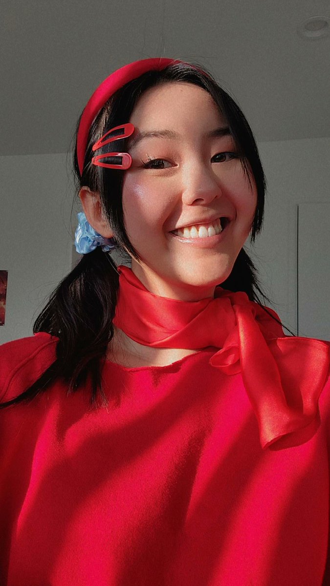 sonderingemily's tweet image. I'm Emily, and I'm making a horror game set in a young girl's computer called lily's world XD! #WhatAGameDevLooksLike 

Fun fact: my game uses real pictures of the young girl, which are of me as a teenager!