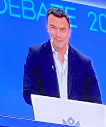 laflapss's tweet photo. El presi haciendo mewing jajajaja #DebatePresidencial2025
#EleccionesEcuador2025 https://t.co/JnCh40wtV9