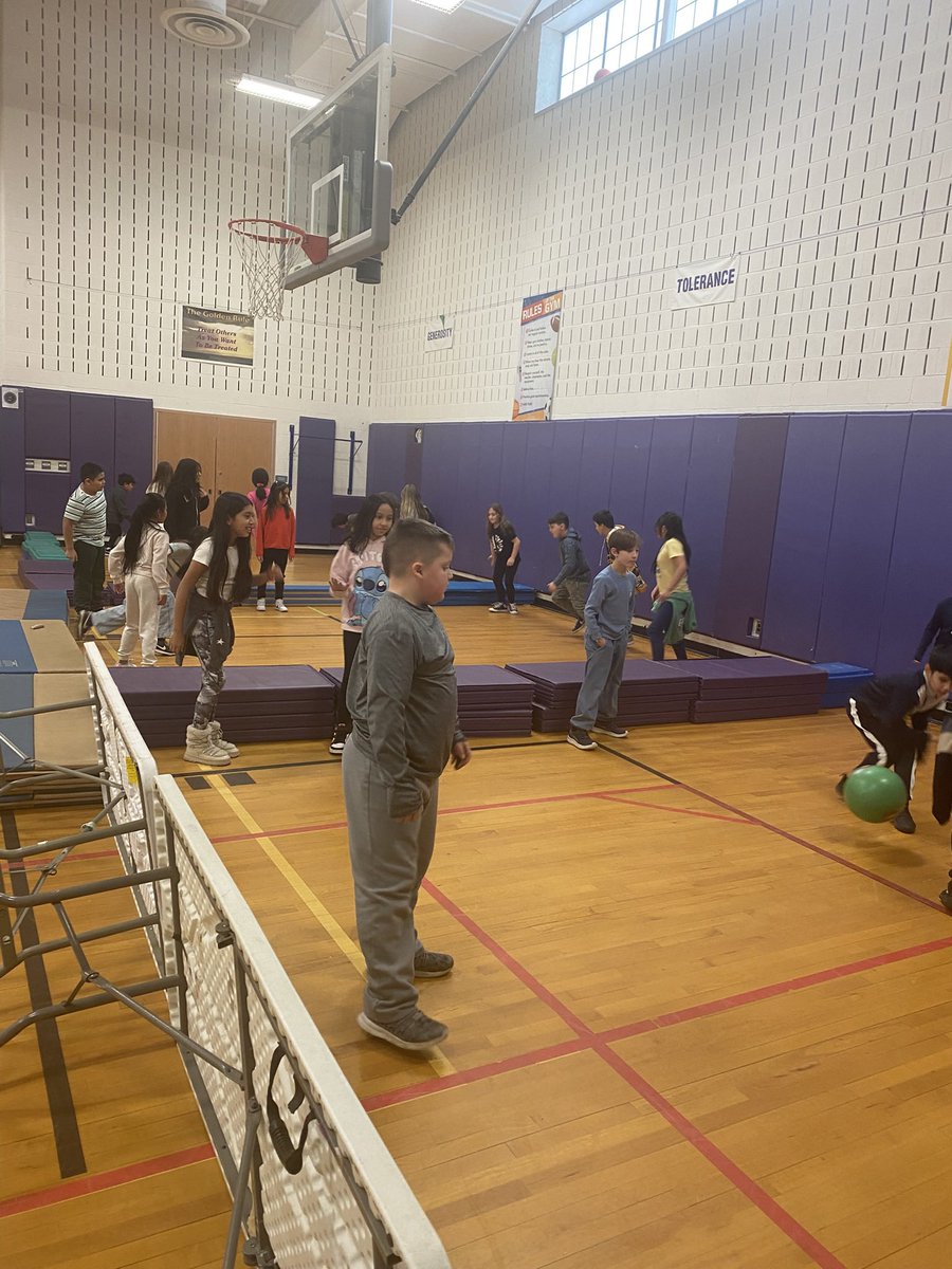 VBatt_PhysEd's tweet photo. 4th grade challenging themselves to Indoor Gaga Ball through continuous play where if you’re knocked out you move to the next gaga playa area, as well as competition style @HamptonBaysES #HBPE #HBStrong https://t.co/LcHkDn1bo0
