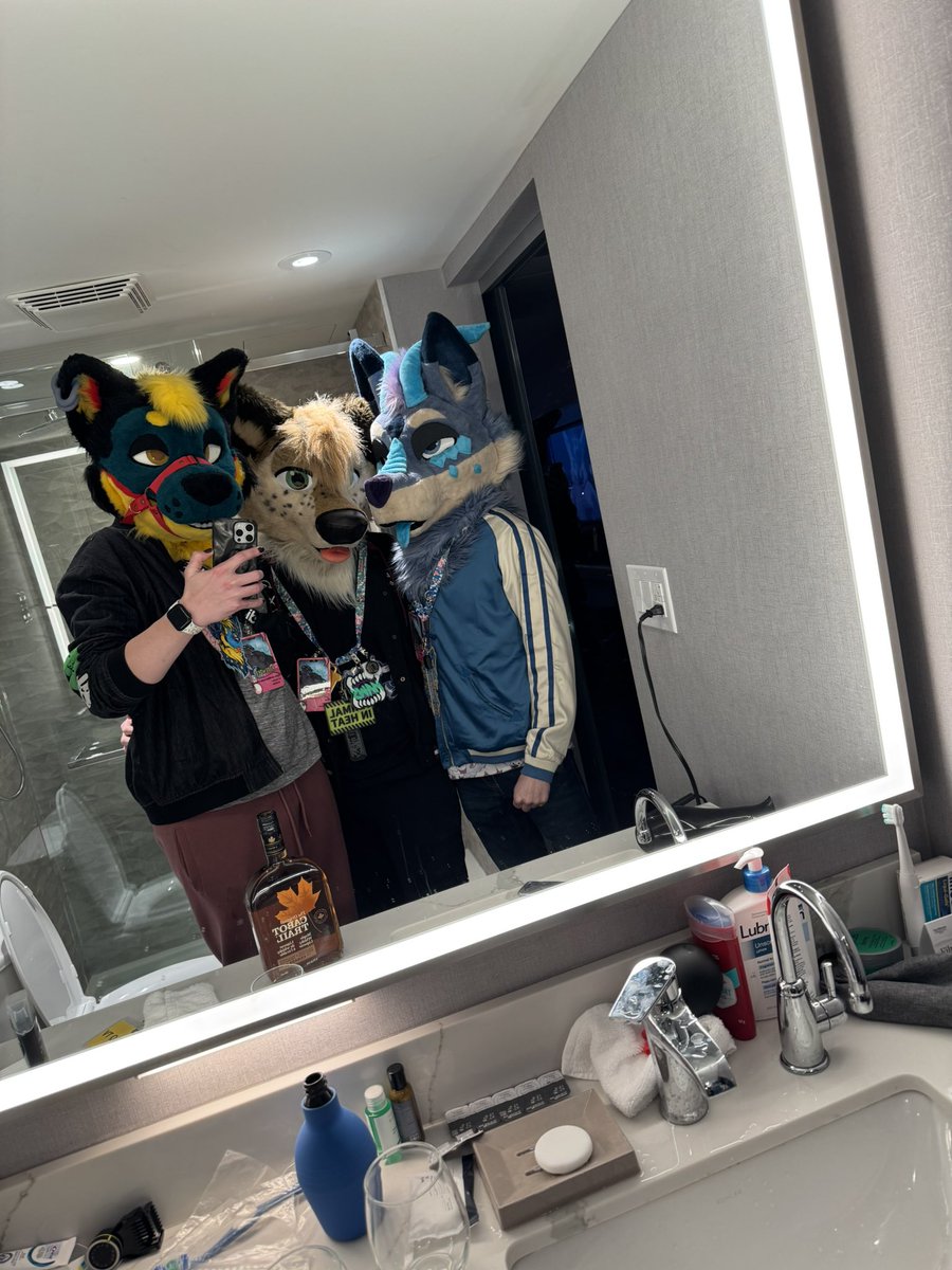 Had an amazing FE, one of the best Ive had since my first FE, met lots of friends and new fluffs and can’t wait to come back next year ☺️ thanks to those who made it possible ❤️

<a href="/Blep_Fox/">Blep 🇨🇦🏳️‍🌈🦊</a> 
<a href="/The_cute_collie/">Bax</a> 
<a href="/Star_Icer/">StarIcer</a> 
<a href="/Ajax_F0X/">Ajax_Fox</a> 
<a href="/ixilophone/">ixil</a>
<a href="/Kai_Wooof/">Kai! Woof 🔜 AC</a> 
<a href="/HuskoMonty/">Monty 🔜 AC</a> 
<a href="/KyroKanine/">Kyro 🔜 AC</a>