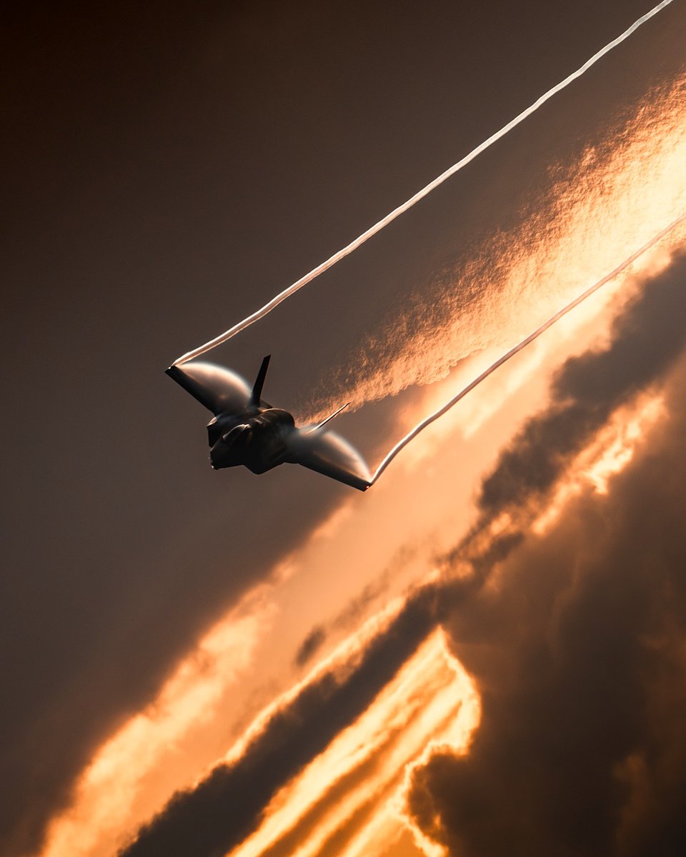F-35 captured at sunset RAAF Base Williamtown

Credit: Dylan Domizio
instagram.com/3dom.vision/
