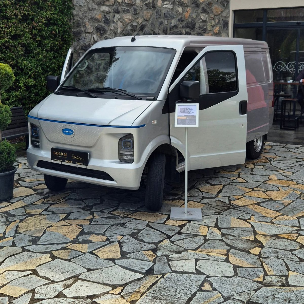 CenntroMotors's tweet photo. First HoReCa Fair Success! ✨
@goldmelectric 
Thank you for an amazing event at Knjaz Estate! 🏡✨
Discover #Cenntro at #Podgorica🚗⚡
Grateful to all who joined—let’s shape the future together! 🤝���
#EV #CENN #EV #ElectricVehicles https://t.co/6c4kd2GODP