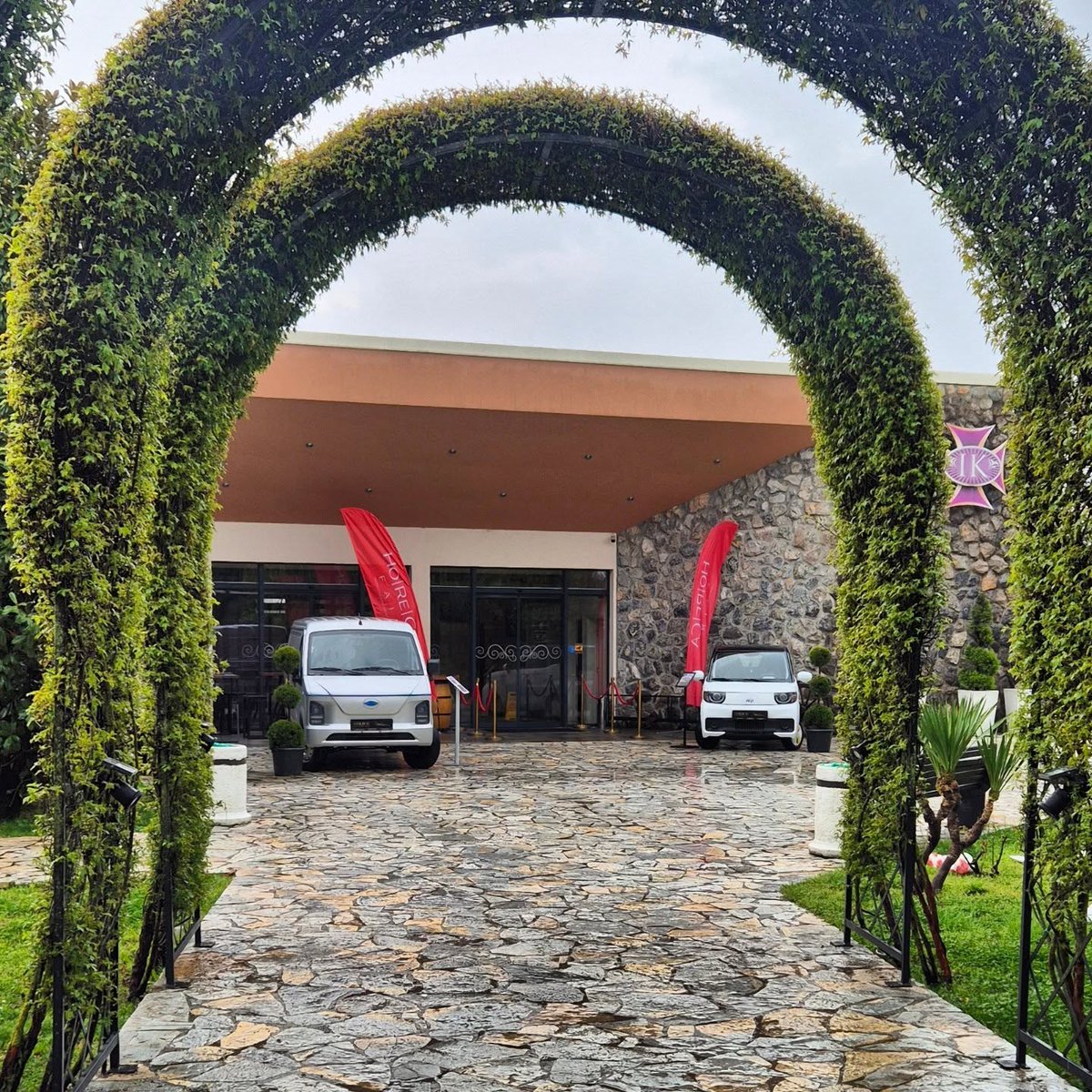 CenntroMotors's tweet photo. First HoReCa Fair Success! ✨
@goldmelectric 
Thank you for an amazing event at Knjaz Estate! 🏡✨
Discover #Cenntro at #Podgorica🚗⚡
Grateful to all who joined—let’s shape the future together! 🤝���
#EV #CENN #EV #ElectricVehicles https://t.co/6c4kd2GODP