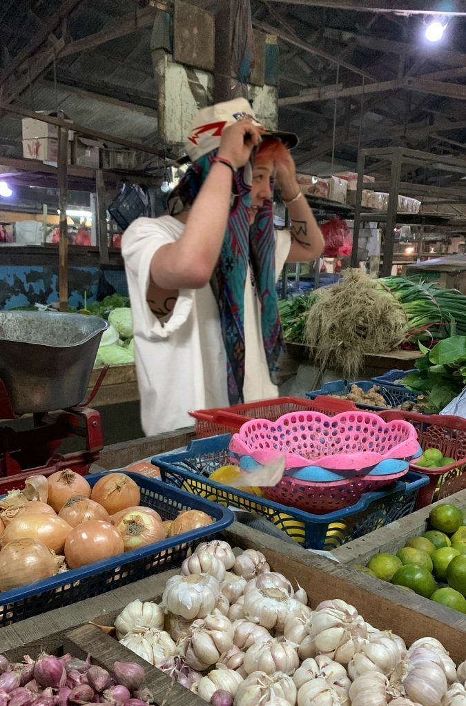 omgdragxn's tweet image. This spice seller guy had been humming "I've got the power power power" ik he’s got to be a vip