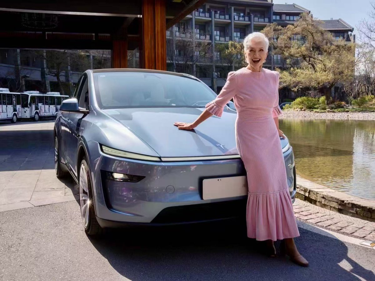 SERobinsonJr's tweet image. Maye Musk, looking as elegant as ever, visited with Tesla China VP Grace Tao Lin this weekend in China. 

Per Grace, &quot;Last weekend, under the bright spring sunshine in Wuxi, Ms. Maye took time to experience the new Model Y and praised it highly. The unique glacier blue of Giga…