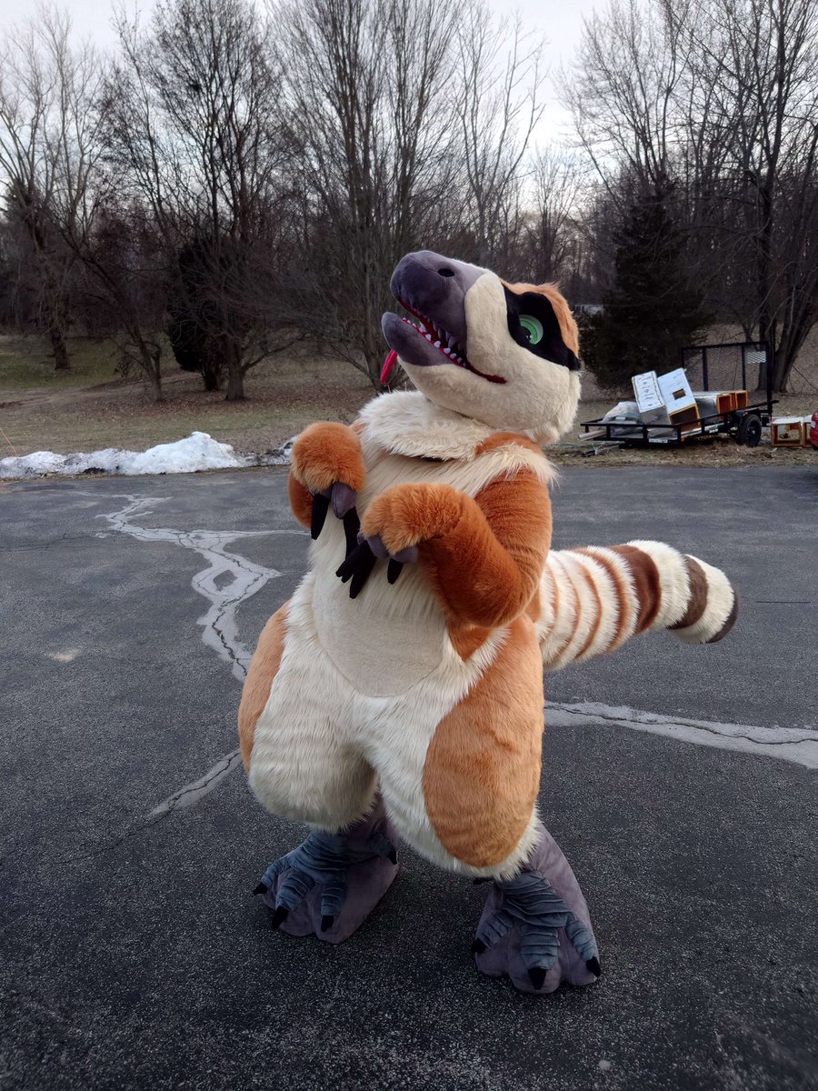 If you took any photos of/with me at #FurnalEquinox2025, I’d love to see them! #FurnalEquinox 
happy to have such a fun debut of this lovely #fursuit from <a href="/Splashy_paws/">Splashy Paws Studio 🏳️‍🌈🏳️‍⚧️</a>!