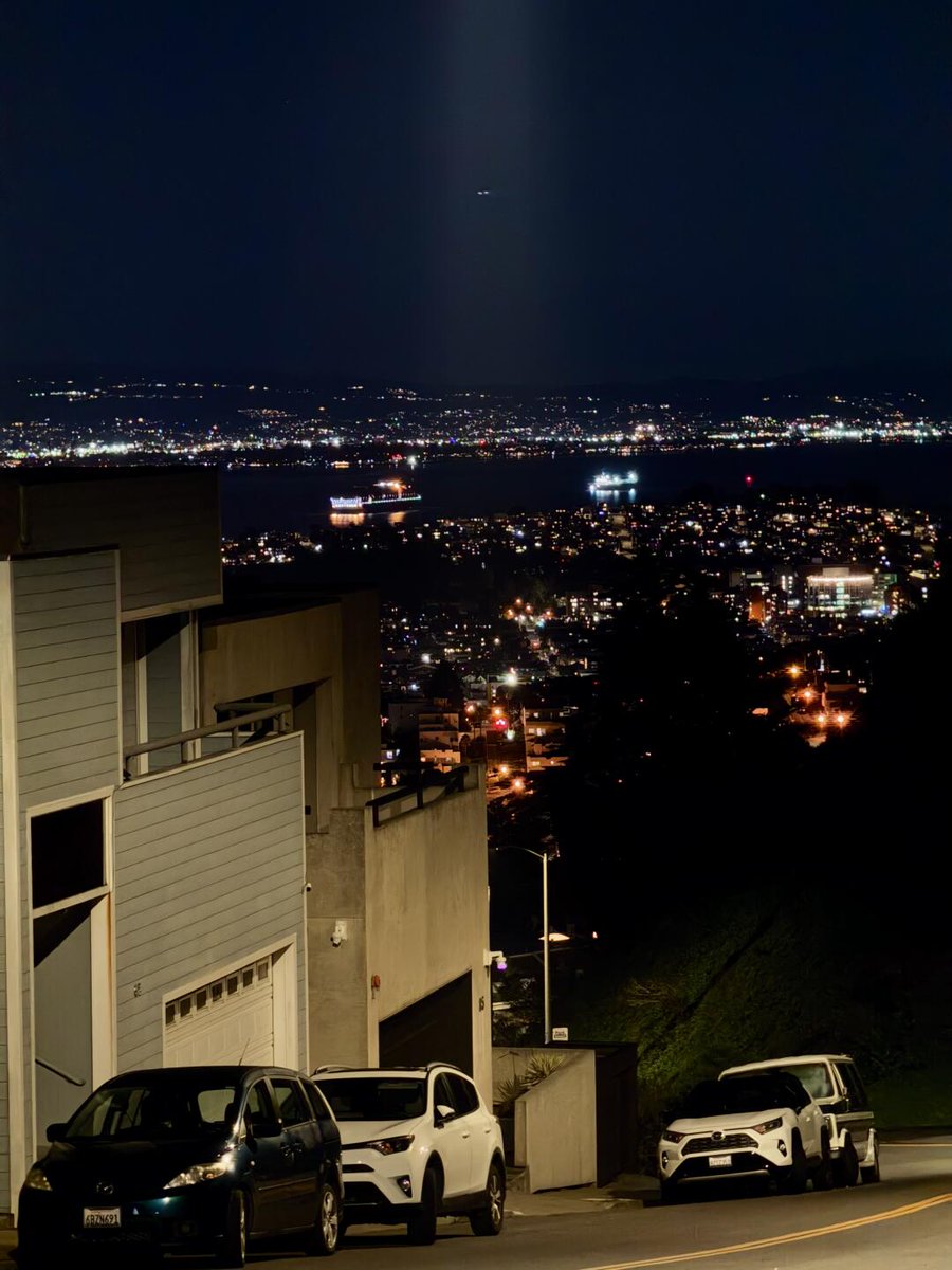 Goredio2eKN's tweet image. What’s your Sunday anthem?