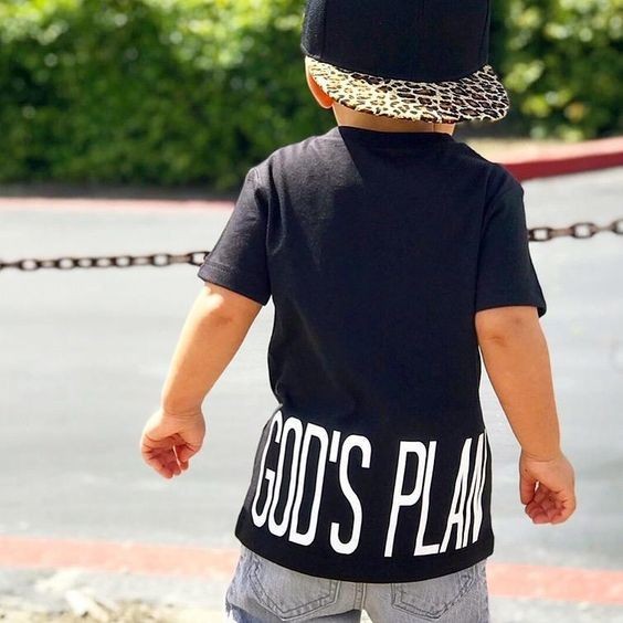 Ee Mungu wangu mwenye upendo na huruma, nakushukuru kwa kuniamsha salama siku hii mpya. Asante kwa uhai, afya, na fursa nyingine ya kukutumikia.
Naomba uniongoze katika kila jambo nitakalofanya leo. Nipe hekima, subira, na moyo wa upendo kwa wengine. Nisaidie kushinda majaribu na