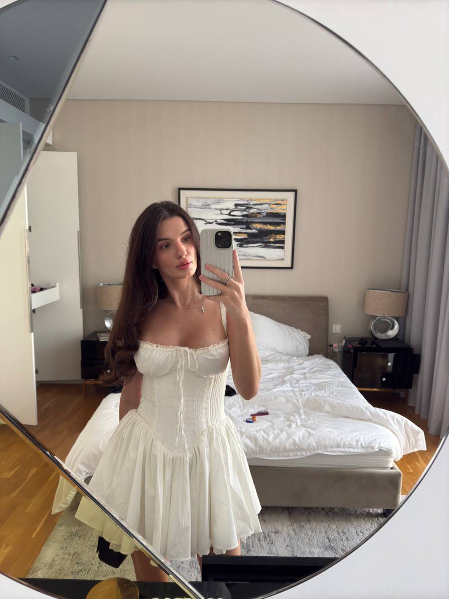 The bitch is back 😛

Who`s gonna spoil this little brat today?