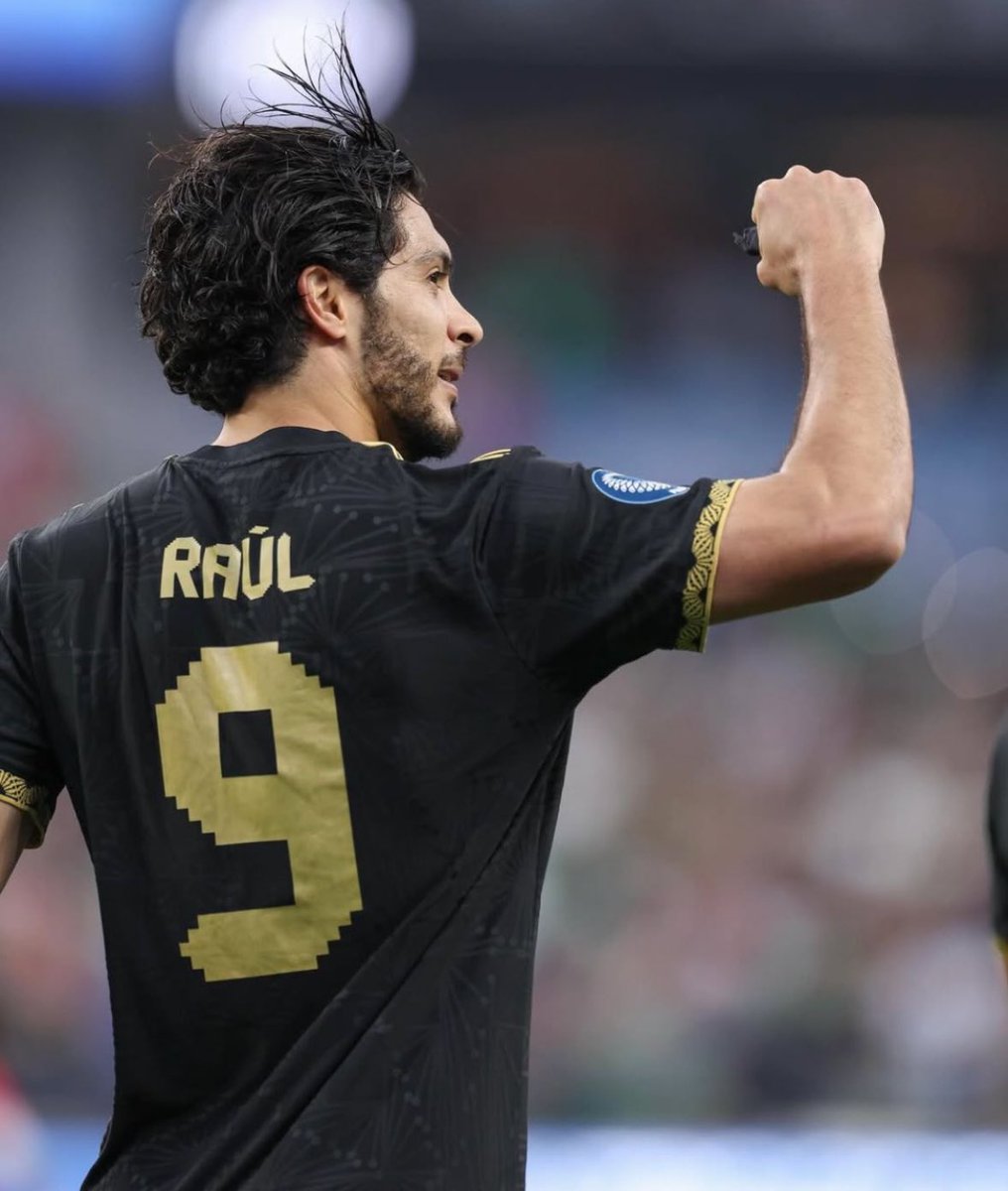 Que la euforia por este momento de Raúl Jiménez no quite el ojo de su mayor atributo: resiliencia. Levantarse cuando el futbol fue lo de menos y su vida corrió peligro; retomar la cima cuando las críticas daban por hecho el final de su carrera. Pleno en confianza, su primera