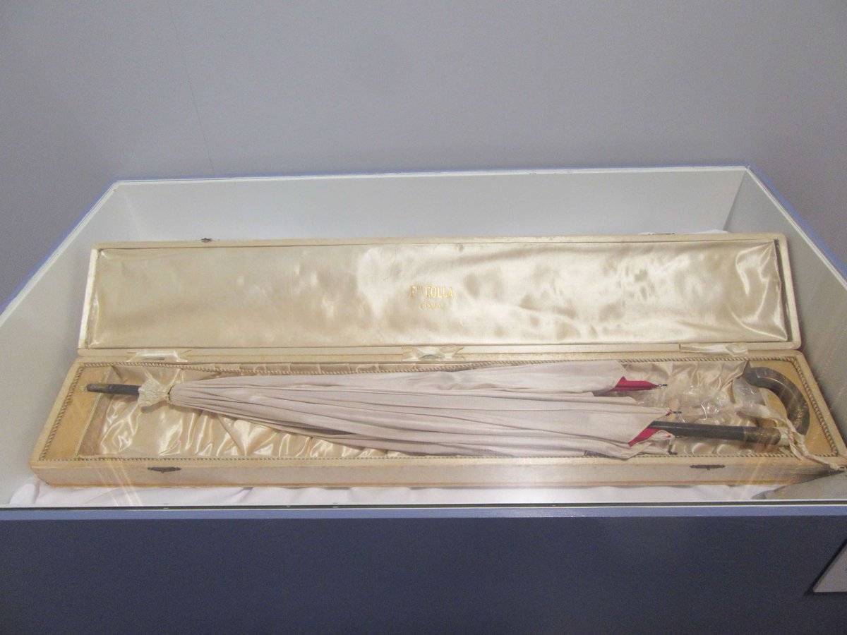 danny_toma's tweet photo. Umbrella once belonging to Pope St Pius X in the Museo Arquidiocesano de Monterrey, Mexico. #Catholic #PiusX #SSPX #saints https://t.co/MjmxkSx1fW
