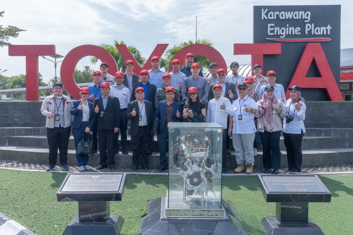 SwissASEAN's tweet photo. Boosting #TVET in ASEAN! The 2⃣nd Regional Project Steering Committee of the ASEAN-Swiss TVET Initiative met in JKT to review progress &amp; set priorities for 2025. Visits to a vocational high school &amp; Toyota manufacture in Karawang showcased real-world training for quality jobs! https://t.co/auajTligZM
