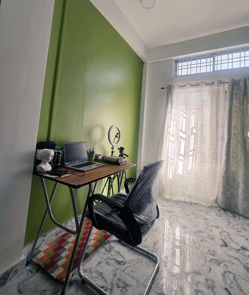droma_sangge's tweet photo. A small work space in my room๐งฟ๐ค
Small but slowly will set up a beautifully๐ค๐ซก
#beforepicture #afterpicture coming soon๐คญ๐ https://t.co/V5DyfJ3qVV