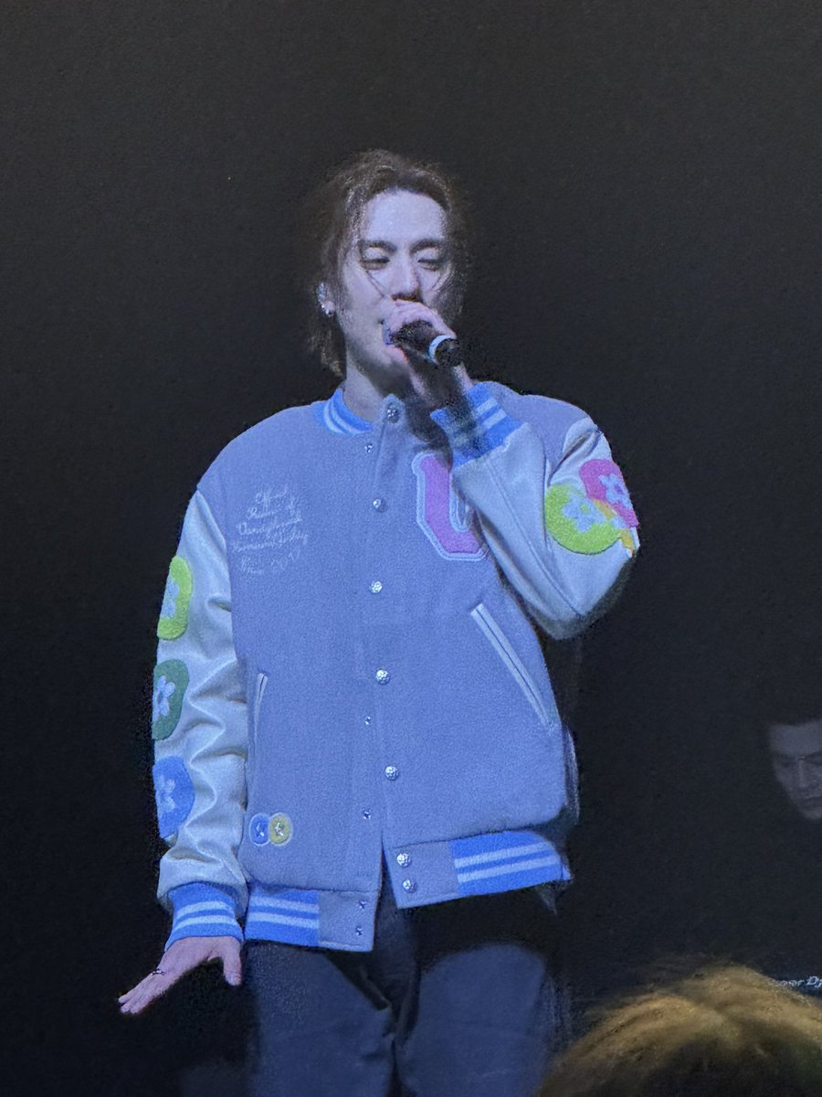 BamBamsSunshine's tweet photo. While Yugyeom was in NYC  &amp; while I'm here in FL doing my nails. When i chose the color scheme &amp; the design, I was not expecting to see this when I came on here..
My nails match Yugyeom's jacket!!

#YUGYEOM #유겸 #2025YUGYEOMTOUR #2025TRUSTY_IN_NA #2025TRUSTY_IN_NYC
@yugyeom https://t.co/1OKGSYuNey