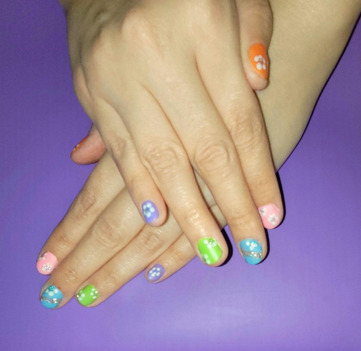 BamBamsSunshine's tweet photo. While Yugyeom was in NYC  &amp; while I'm here in FL doing my nails. When i chose the color scheme &amp; the design, I was not expecting to see this when I came on here..
My nails match Yugyeom's jacket!!

#YUGYEOM #유겸 #2025YUGYEOMTOUR #2025TRUSTY_IN_NA #2025TRUSTY_IN_NYC
@yugyeom https://t.co/1OKGSYuNey