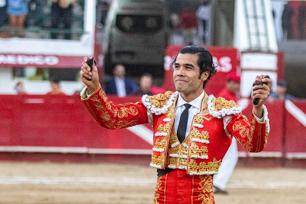 javierhoyos's tweet image. Diego San Román se lleva la tarde de la corrida de triunfadores del serial taurino 2025 en la Nuevo Progreso @emsa_gdl. El de Querétaro corta 3 orejas, 1 en su primer turno y 2 en el segundo, Demuestra poder y clase al sacar la casta en toros de Garfias muy ajustados en la lidia.