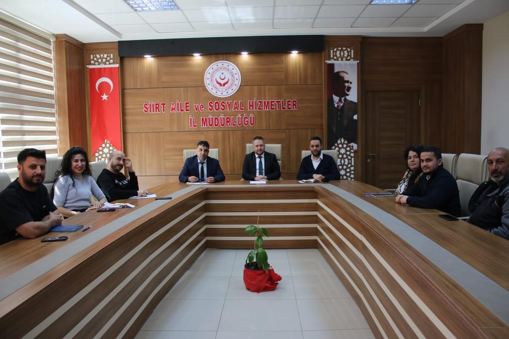 siirtashim's tweet photo. İl Müdürümüz Sayın Sabri SİDAR Başkanlığında, 2025 Aile Yılı kapsamında, Çocuk Hizmetleri, Engelli ve Yaşlı Hizmetleri ile Aile ve Toplum Hizmetleri birimlerimizin katılımıyla toplantı gerçekleştirildi.+++
@Dr_KemalKzlkaya
@MahinurOzdemir
#AileYılı https://t.co/gJwJ3P1iiq