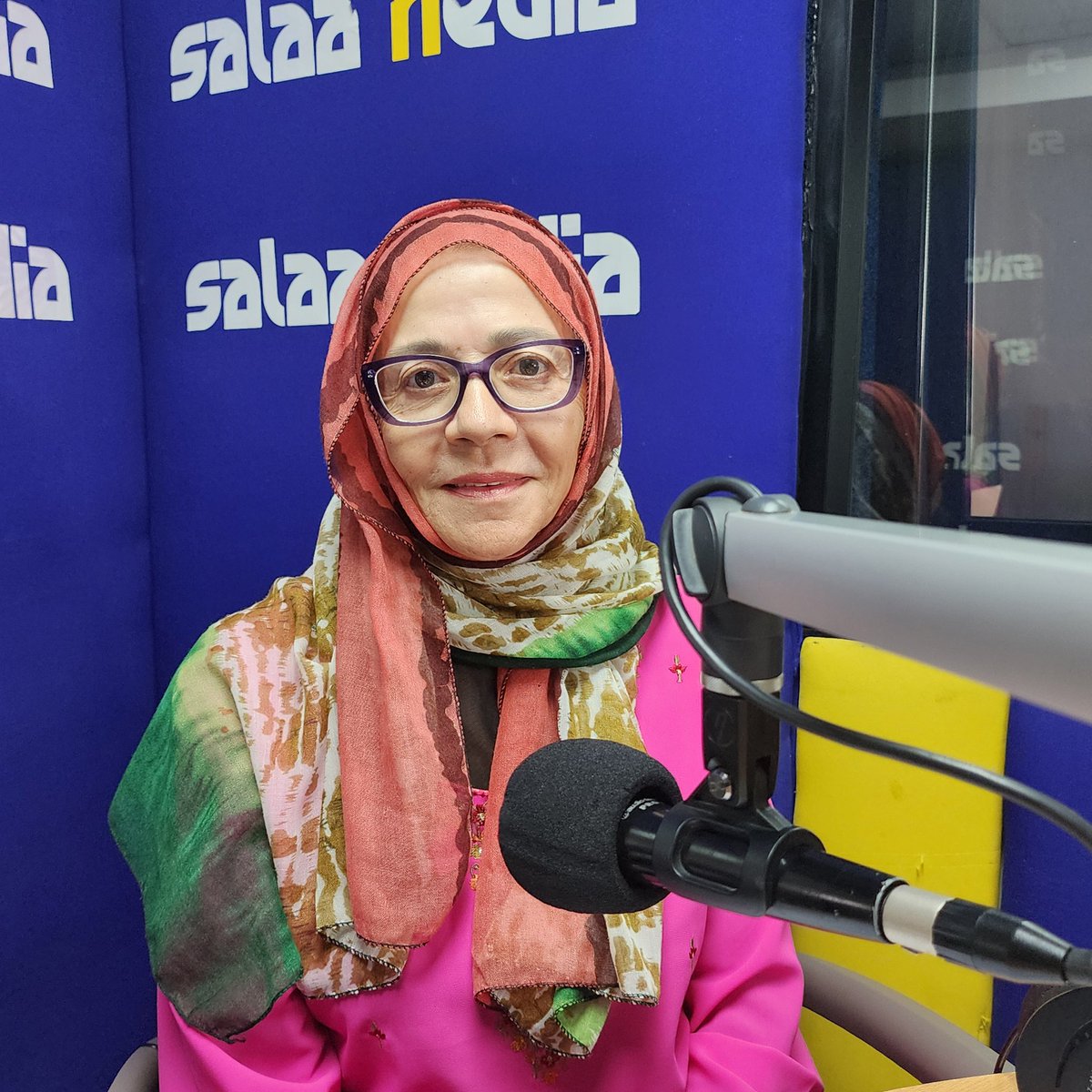 Welcome to the Monday edition of #MidMorningTalk with <a href="/Julie_onair/">Julie</a> between 11:00-13:00.

Get in touch with us throughout the show.

📞: 0116800355 
📱: 0617660355  
🎧: Listen Live salaamedia.com/listen-live/

#Ramadan2025 #Ramadan2025SM