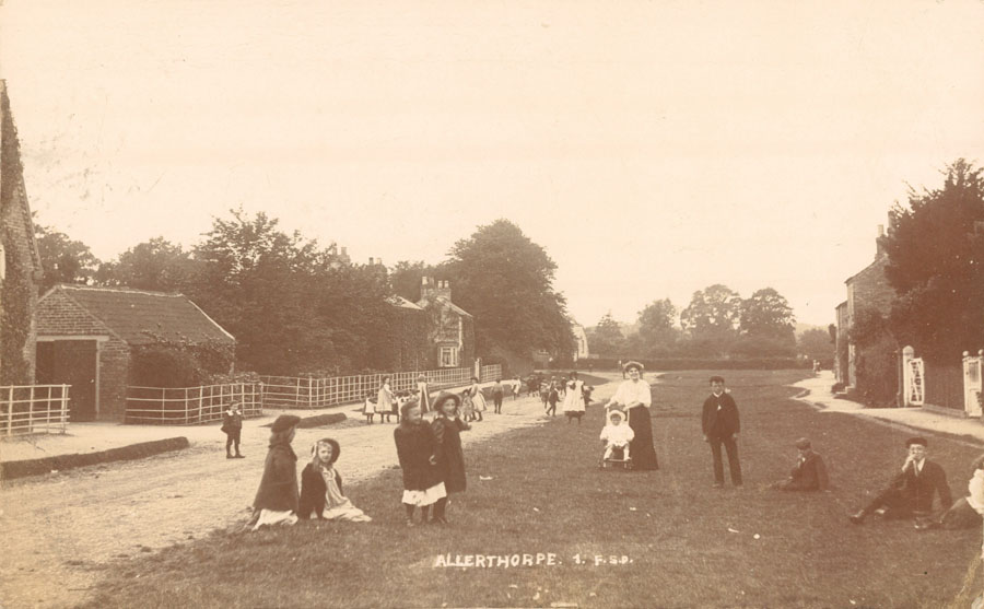 This lovely photograph taken c.1908 shows a group of happy children playing together in Allerthorpe village. Allerthorpe is located near Pocklington.

📜 PO/1/3/1

#villagehistory