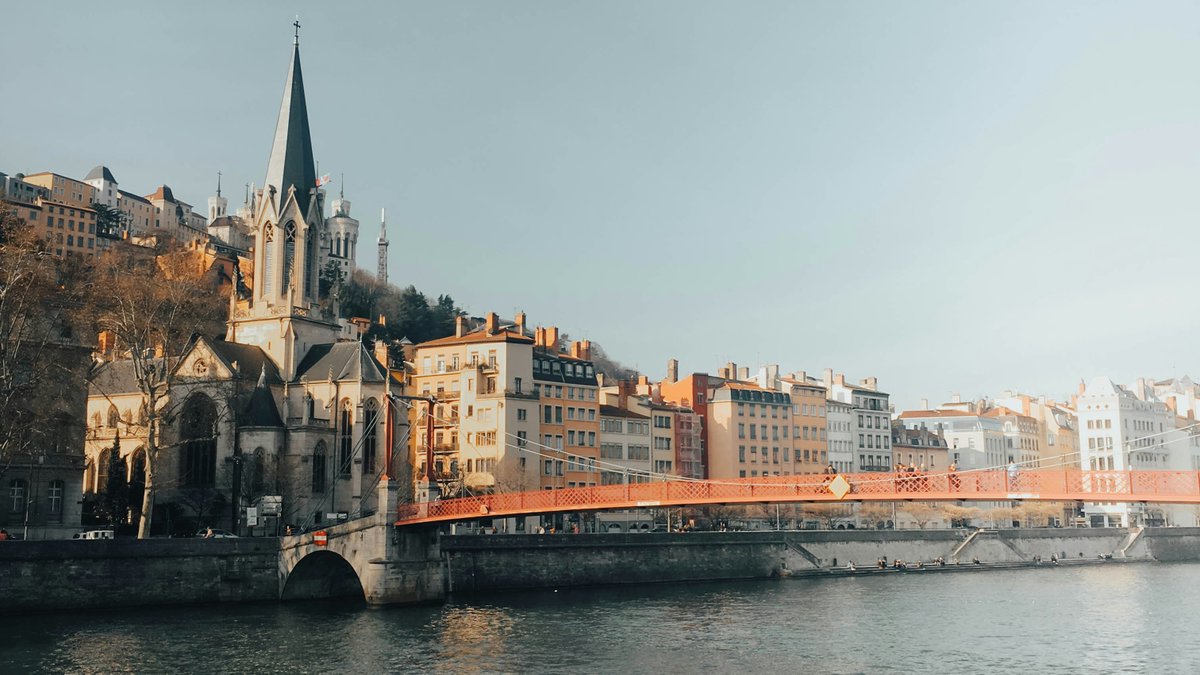 🚸 In part two of our three-part write-up, from the Webinar "Streets for All: Mobility as a Right &amp; School Streets", we explore how Métropole de Lyon is reimagining public spaces to enhance safety and inclusivity for young people!

📖:shorturl.at/EoQEj