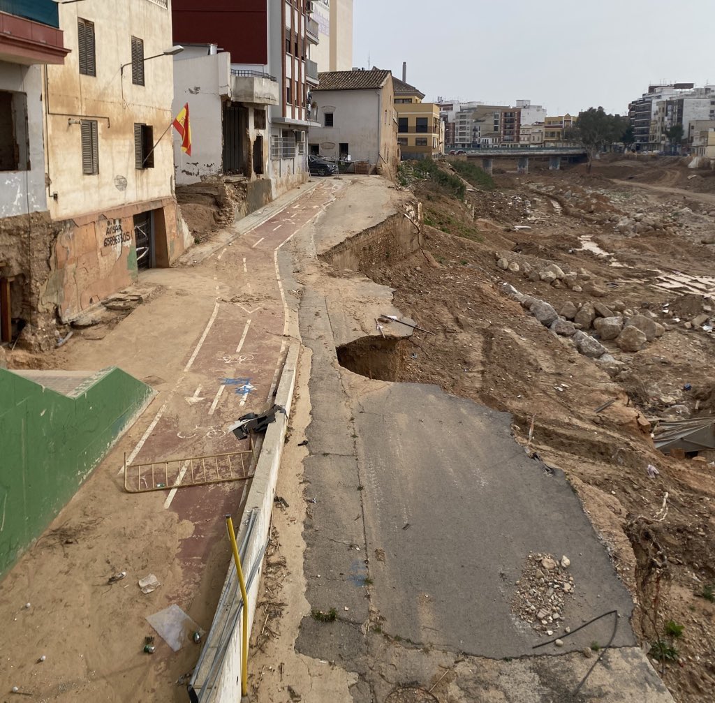 maarioderueda's tweet photo. @sanchezcastejon Así estamos en Paiporta 5 meses después, Pedro. 

Igual no lo sabes porque, desde que huiste hace 5 meses no has vuelto👇🏻 https://t.co/rqdUKrClBx