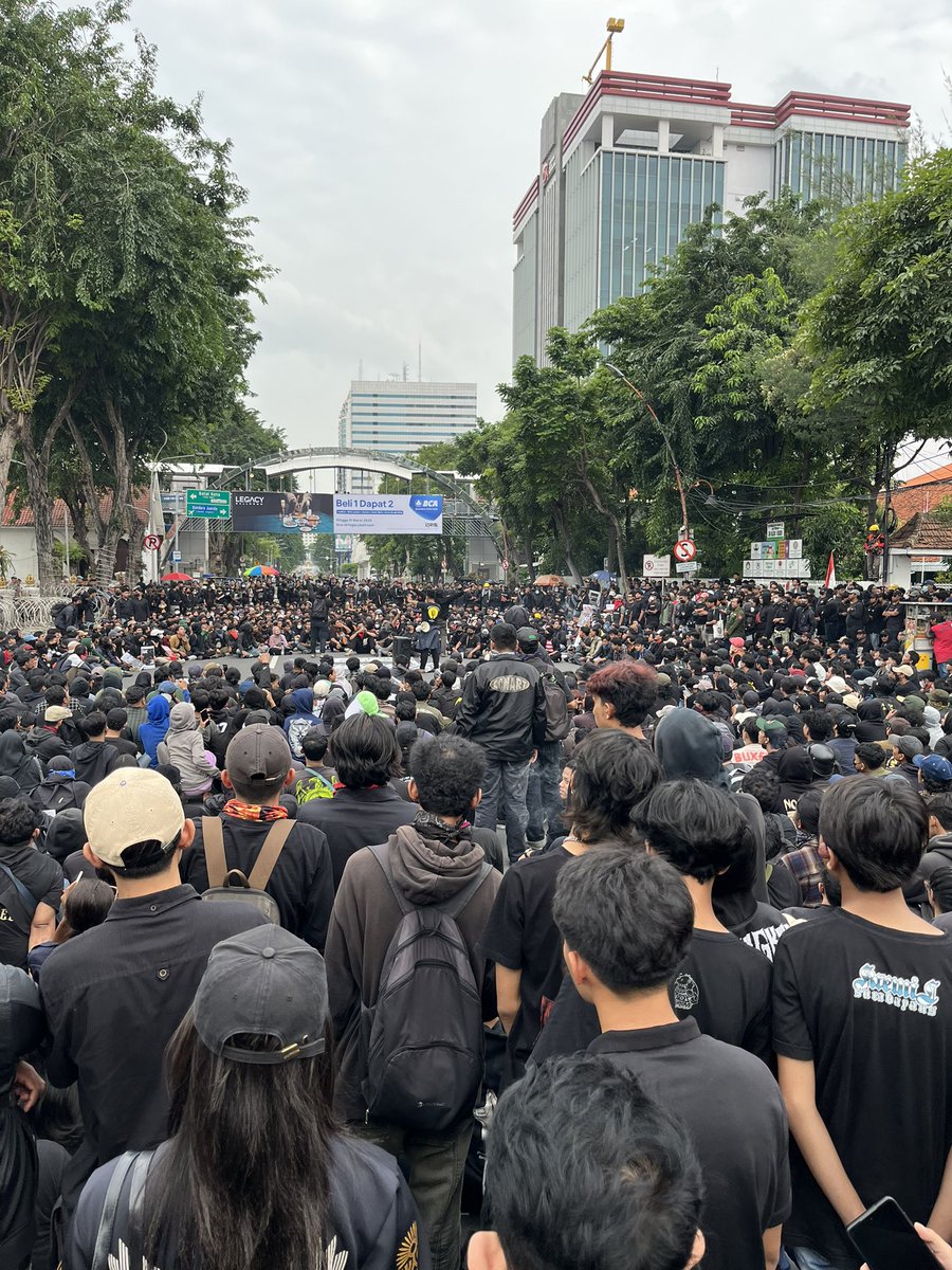 pasifisstate's tweet photo. Gk nyangka rame dan tentu saja hitam semua gada almetnya https://t.co/E8sdAenOb0