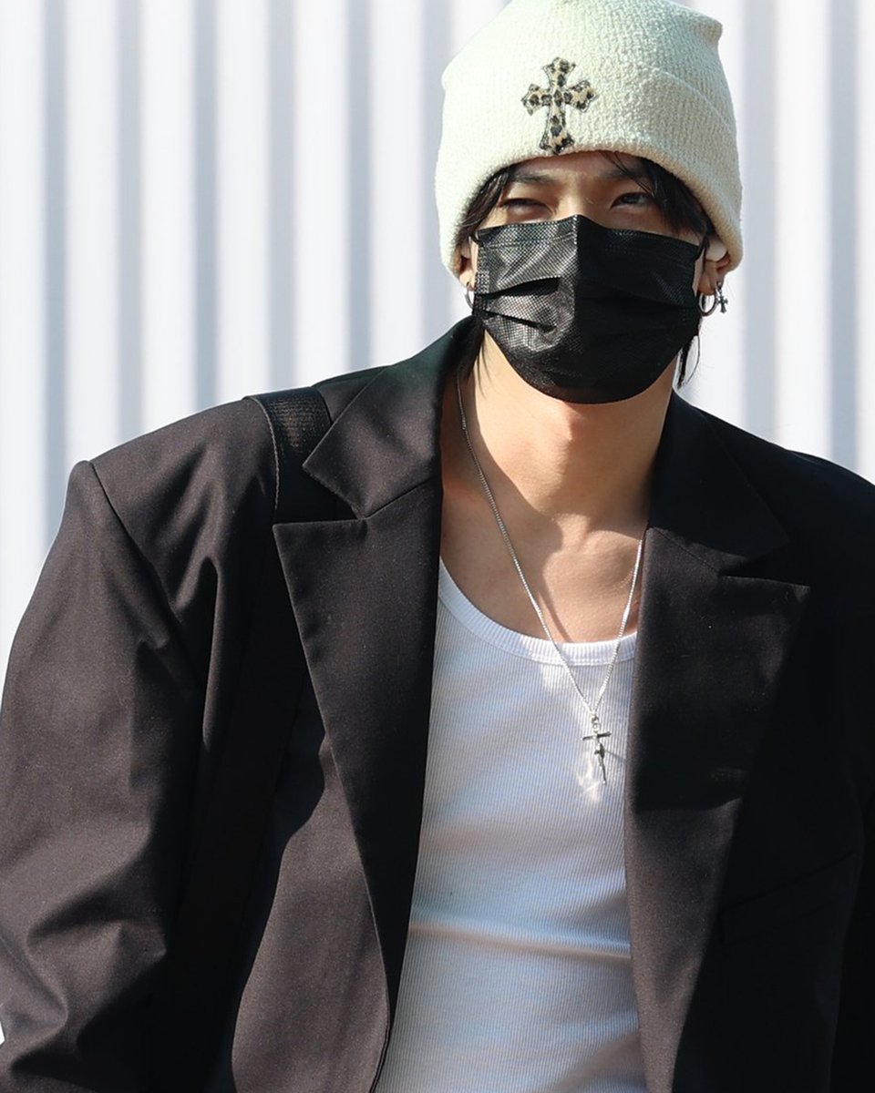 Heeseung wearing #EmanueleBicocchi Double Cross Necklace while peforming at GOLDEN WAVE in BANGKOK #희승 #HEESEUNG #ヒスン #엔하이픈 #ENHYPEN <a href="/ENHYPEN_members/">ENHYPEN</a> <a href="/ENHYPEN/">ENHYPEN OFFICIAL</a>