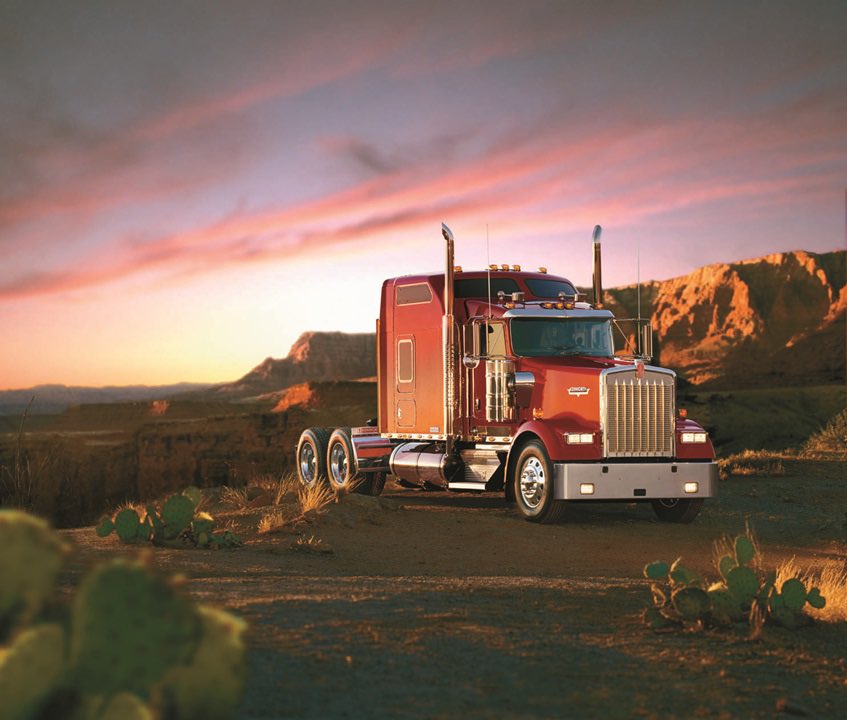 trucknakanohito's tweet photo. ケンワース(Kenworth)はクラス8の大型トラックのW900の生産を今年で終了する事を発表。ケンワースのW900と言えばアメリカンなデザインで日本人でも好きな人は多いはず。 https://t.co/04O03lFVsB