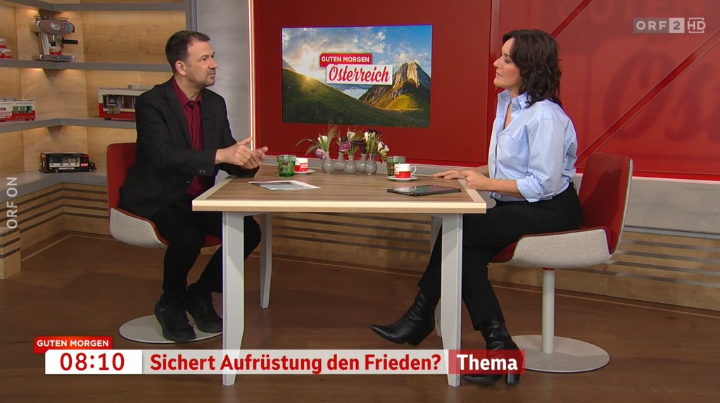 „Bereitet Ihnen Aufrüstung Sorgen?“ fragt Eva Pölzl heute in <a href="/ORFGutenMorgen/">Guten Morgen Österreich</a>. Friedensforscher <a href="/t_roithner/">Thomas Roithner</a> (<a href="/univienna/">Universität Wien</a>) erläutert konstruktive friedenslogische Ansätze und debattiert Alternativen zur Europäisierung von Atomwaffen. Um 8.09 Uhr Frühmorgens.
on.orf.at/video/14268752…
