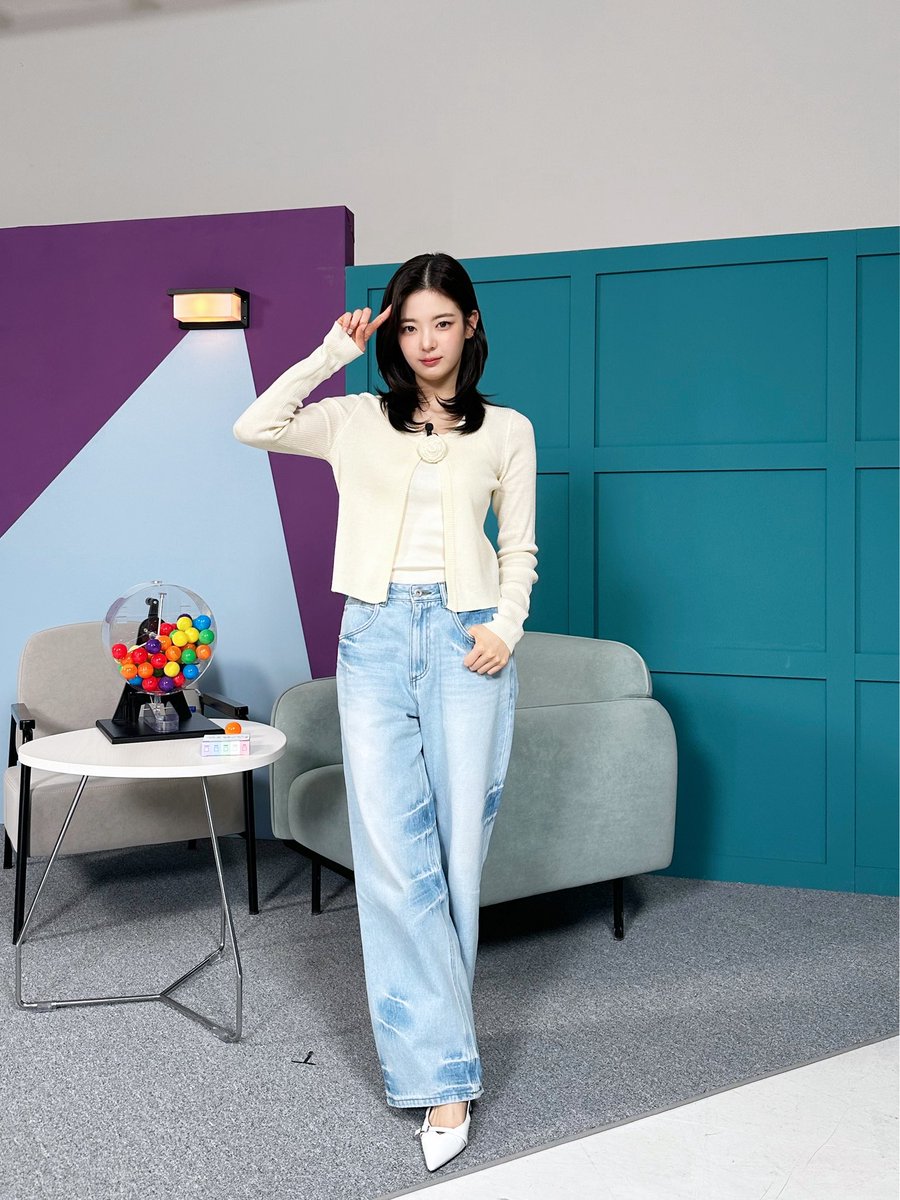 [ #트릭코드 ]
#나연 선배님과 #리아의 흥미진진했던 시간 🔍
이 조합 계속되길 바래요 🐰🐶
youtube.com/watch?v=8sxkKw…

#ITZY #MIDZY <a href="/ITZYofficial/">ITZY</a>
#LIA #리아
#TWICE #트와이스 #NAYEON
<a href="/JYPETWICE/">TWICE</a>