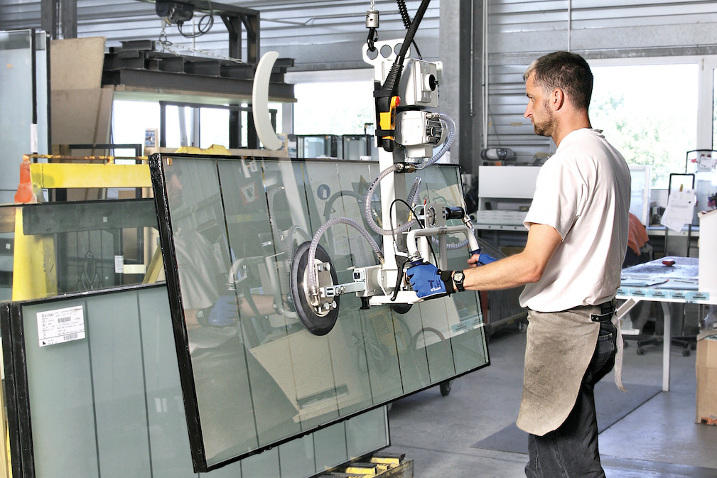 Schmalz_IN's tweet image. Glass is everywhere—from architecture to automotive and high-tech displays. Schmalz ensures mark-free, secure vacuum handling for all glass segments, delivering precision, efficiency, and reliability. 

Innovation in every grip.

#SchmalzIndia #VacuumTechnology #GlassHandling