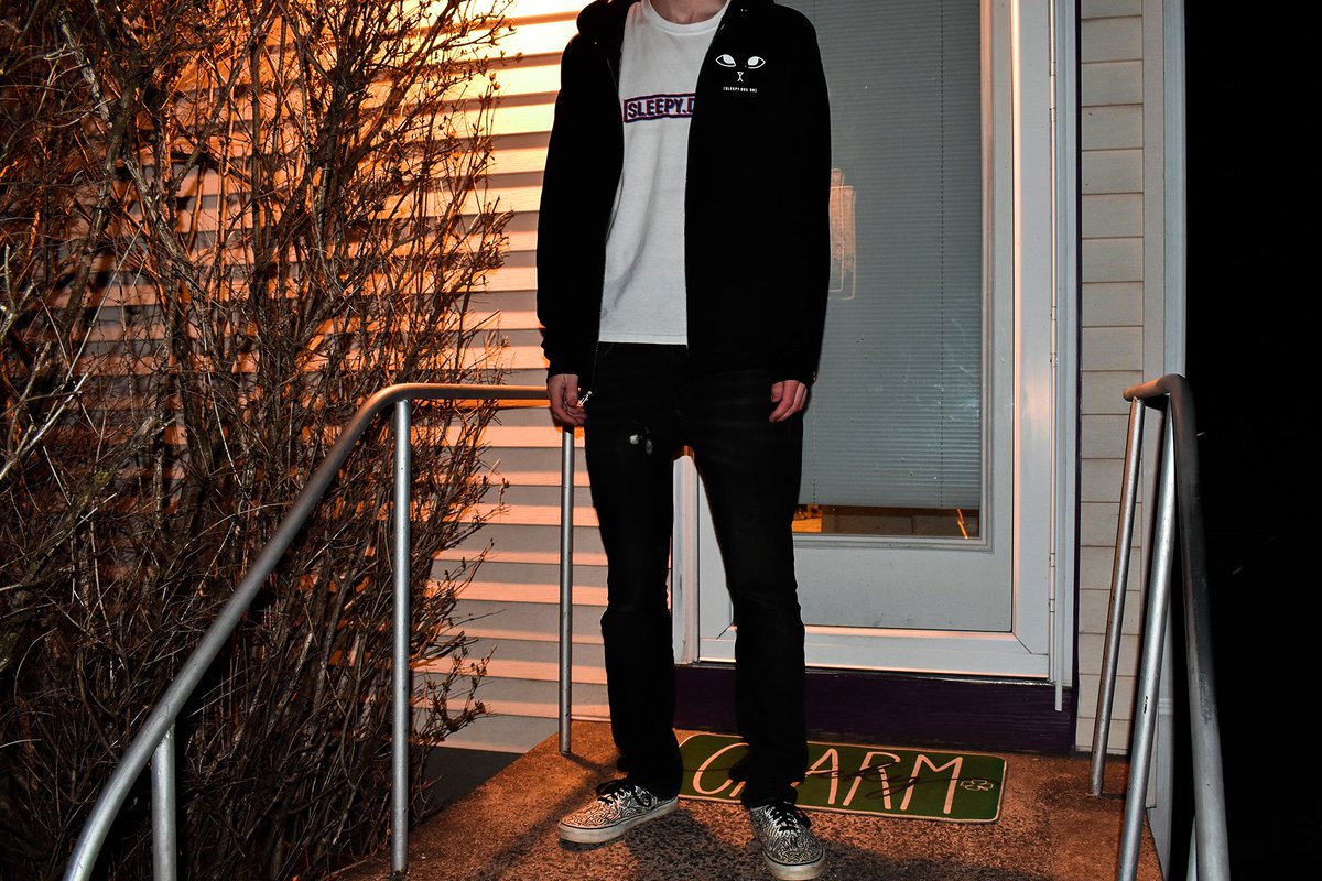 SleepyDesign's tweet image. First time messing around with a zip up 
#sleepy #trippy #hoodies
