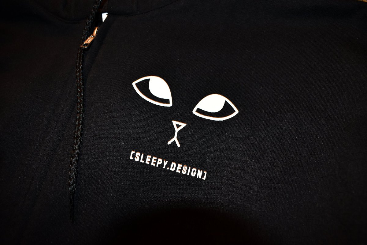 SleepyDesign's tweet image. First time messing around with a zip up 
#sleepy #trippy #hoodies
